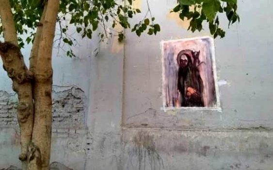 هنرمندی که آثارش را قربانی میکند! هنرمندی که آثارش را قربانی میکند!