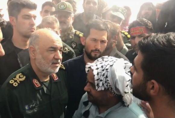 بازدید فرمانده کل سپاه از مرز چذابه و گفت‌وگو با زائران