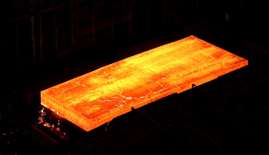 بزرگترین و مقاوم ترین ورق فولادی ایران در فولاد اکسین تولید شد/نورد اولین اسلب ۳۰۰ میلیمتر ایرانی در فولاد اکسین با موفقیت انجام شد*
