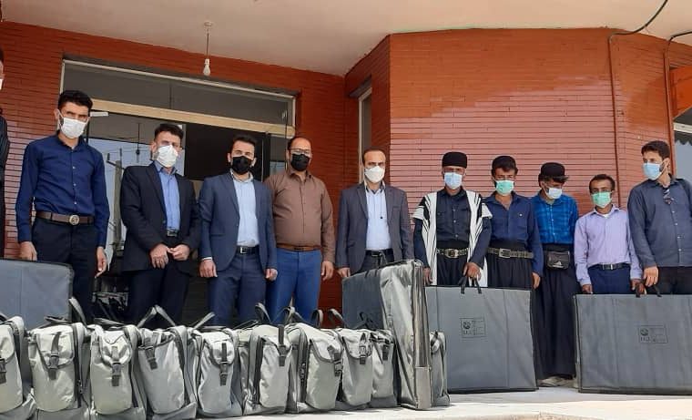 تحویل ۳۴۰ سامانه خورشیدی قابل حمل به عشایر کوچرو خوزستان