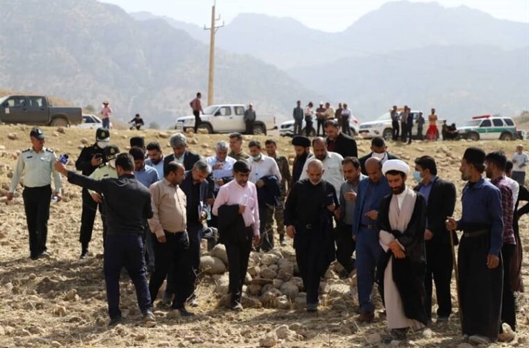 بازدید وزیر کشور از منطقه زلزله‌زده اندیکا/ وحیدی: واحدهای مسکونی مردم تا پایان مرداد ماه تحویل می‌شود