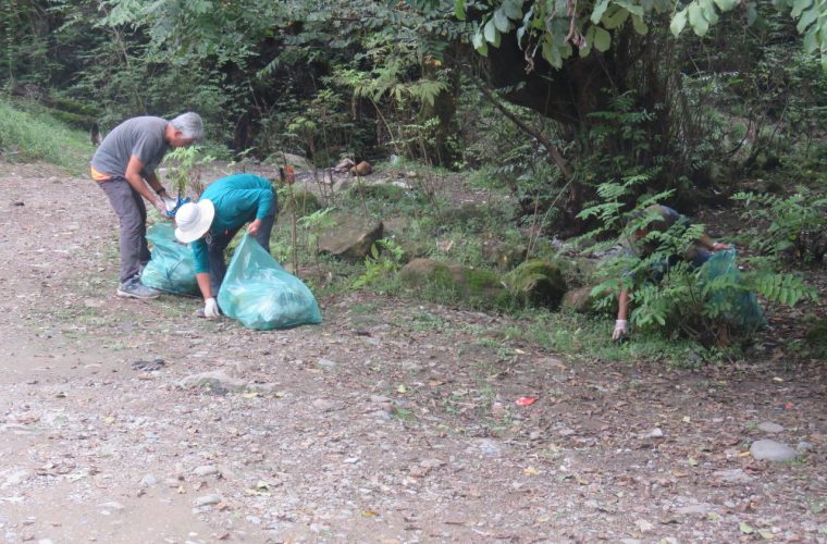 زباله های پارک جنگلی قلعه رودخان پاکسازی شد