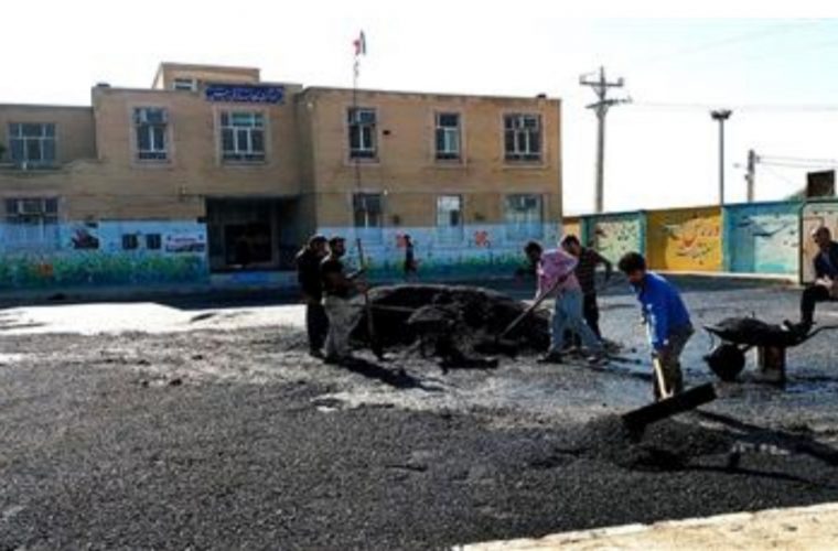 در راستای عمل به مسئولیت های اجتماعی انجام شد: اجرای آسفالت مدارس روستایی حومه رامشیر توسط نفت و گاز مارون