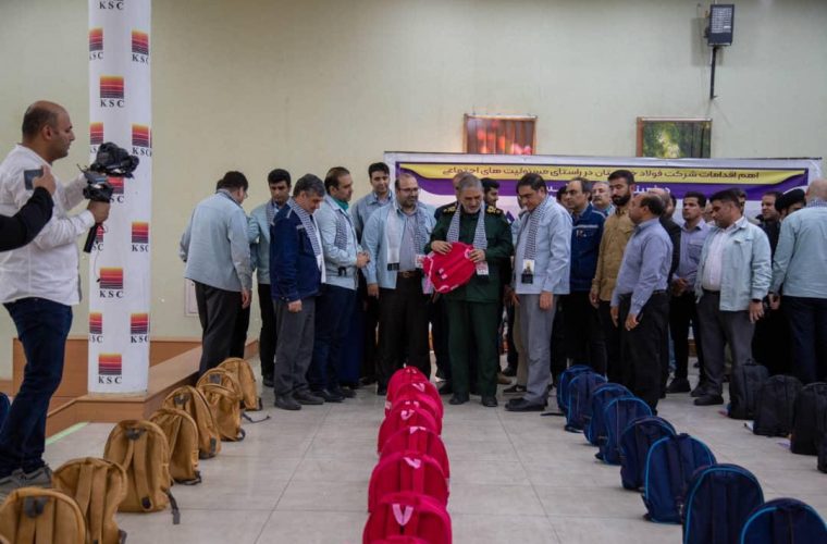  آیین مهر و مهربانی در فولاد خوزستان؛   رزمایش بزرگ اهدای سه هزار بسته آموزشی به دانش‌آموزان کم‌برخوردار برگزار شد