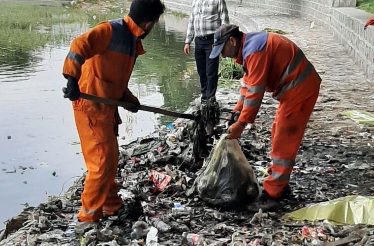 درباره بیچارگی فرهنگ: یک سوزن به خودمان یک جوالدوز به مدیریت شهری؛ جاروهایی که روی اشتباهات ما کشیده می شود درباره بیچارگی فرهنگ: یک سوزن به خودمان یک جوالدوز به مدیریت شهری؛ جاروهایی که روی اشتباهات ما کشیده می شود