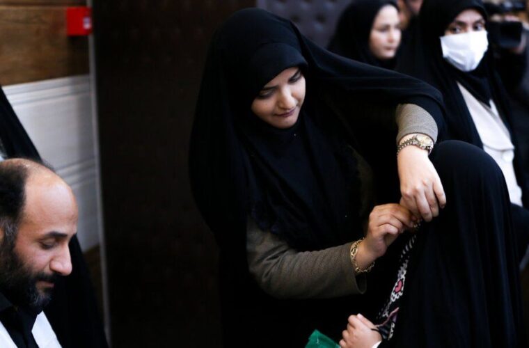 تداوم پویش ایرانِ همدل در اردبیل/ هدیه طلایی بانوان به جبهه مقاومت تداوم پویش ایرانِ همدل در اردبیل/ هدیه طلایی بانوان به جبهه مقاومت
