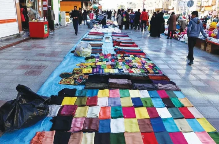 بساطفروشی در نادری اهواز؛ معبر شهری یا بازار غیررسمی؟ بساطفروشی در نادری اهواز؛ معبر شهری یا بازار غیررسمی؟