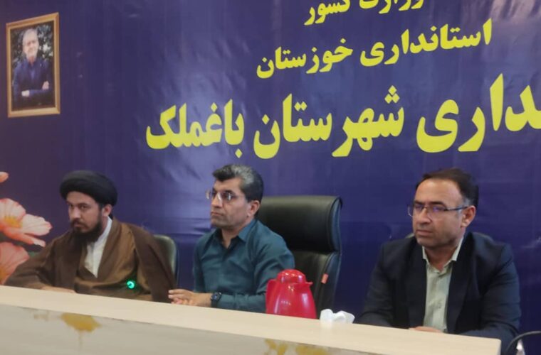 تاکید فرماندار بر رفع مشکلات یادمان شهدای گمنام شهر باغملک تاکید فرماندار بر رفع مشکلات یادمان شهدای گمنام شهر باغملک