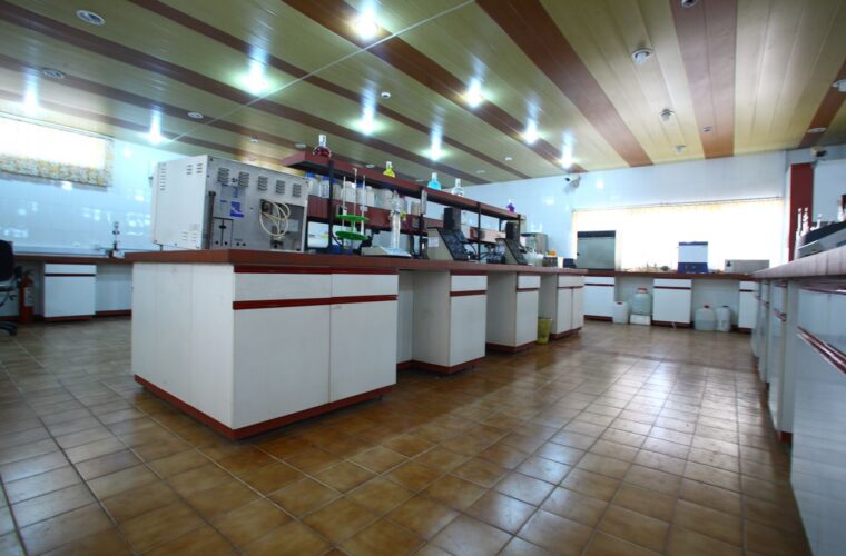 کنترل مستمر کیفیت آب شرب اهواز با آزمایشهای علمی و استاندارد کنترل مستمر کیفیت آب شرب اهواز با آزمایشهای علمی و استاندارد