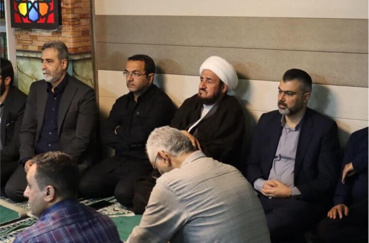 مراسم گرامیداشت اربعین رهبر شهید و جمعی از فرماندهان مراسم گرامیداشت اربعین رهبر شهید و جمعی از فرماندهان