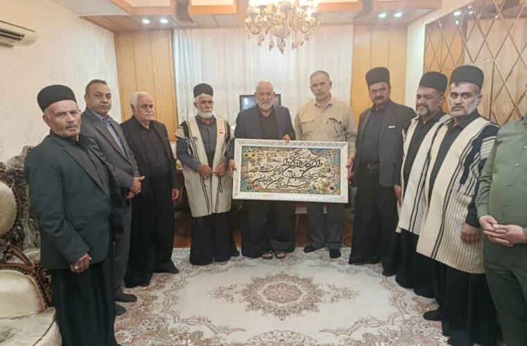 دیدار موسوی‌زاده با خانواده جوانی که با اهدای اعضای بدنش، زندگی را به بیماران بخشید